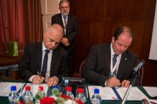 Krysztof Bugla és Dr. Hoffmann Tamás aláírják az együttműködési megállapodást 