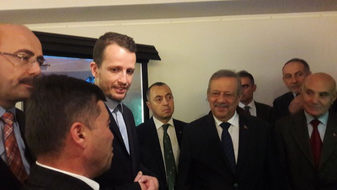 Mátyási Péter és Osman Develioglu polgármester a kiállításon Mátyási Péter és Osman Develioglu polgármester a kiállításon