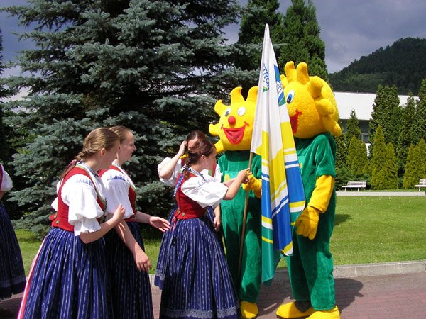 Ustron jelképe a Napocska (Felvonulás a város üdülési Szezonnyitó Fesztiválján)